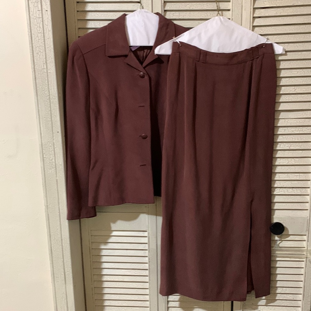 Beautiful vintage 2 piece jacket and skirt